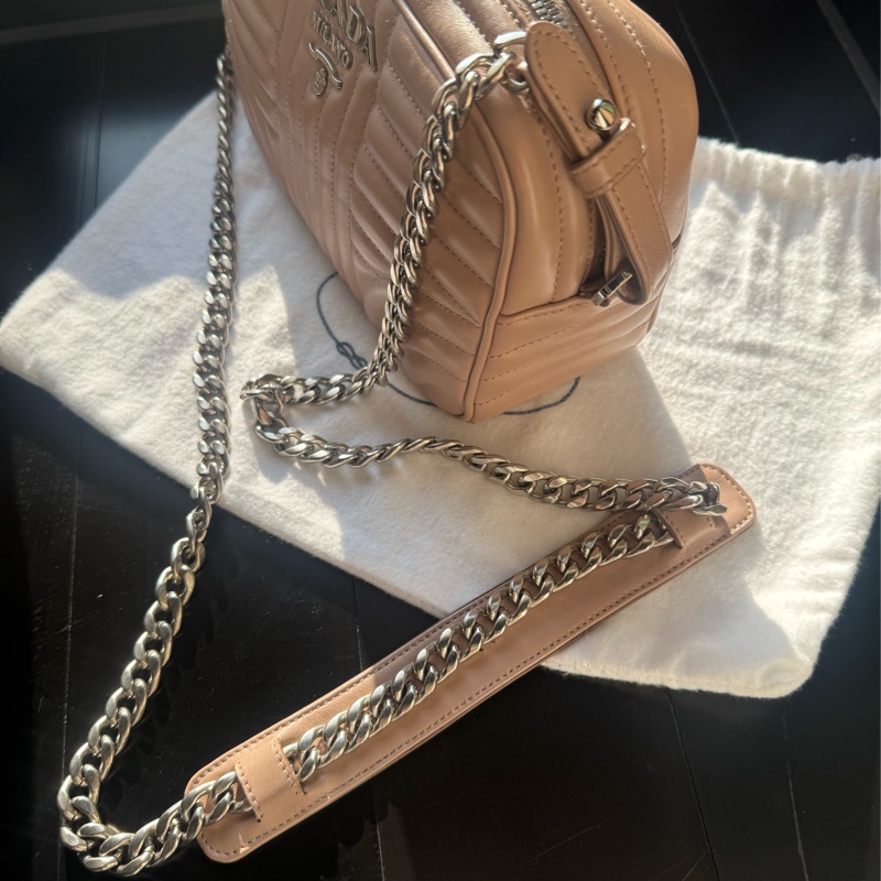 Prada小牛皮裸膚色銀扣肩背袋-3