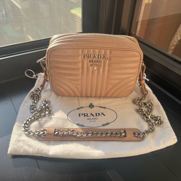 Prada小牛皮裸膚色銀扣肩背袋-5
