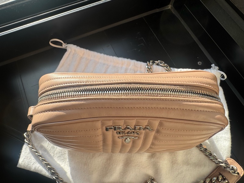 Prada小牛皮裸膚色銀扣肩背袋-12