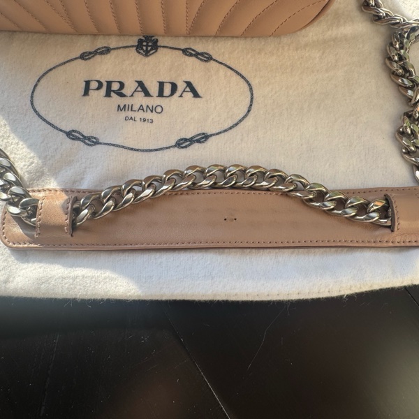 Prada小牛皮裸膚色銀扣肩背袋-16