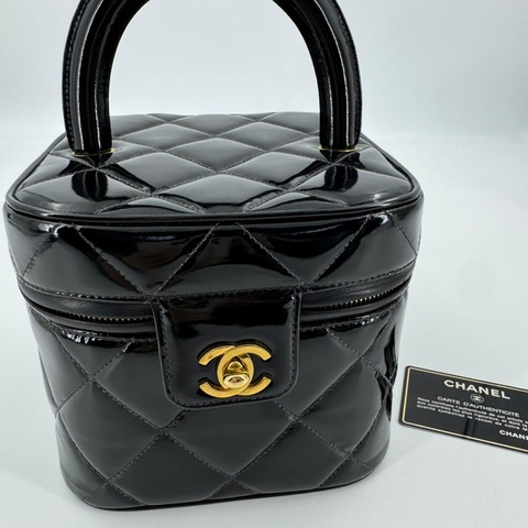 Chanel Vintage 96-97 Patent Leather Black Diamond Quilting Vanity Case with Gold Hardware