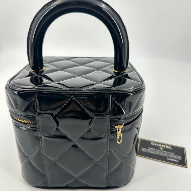 Chanel Vintage 96-97 Patent Leather Black Diamond Quilting Vanity Case with Gold Hardware-1