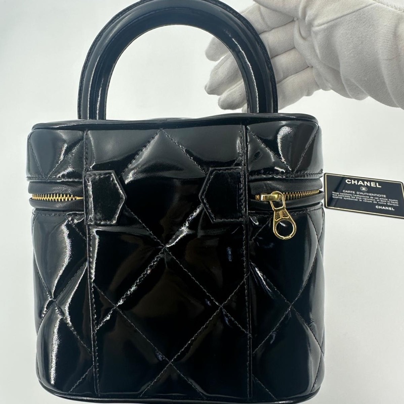 Chanel Vintage 96-97 Patent Leather Black Diamond Quilting Vanity Case with Gold Hardware-6