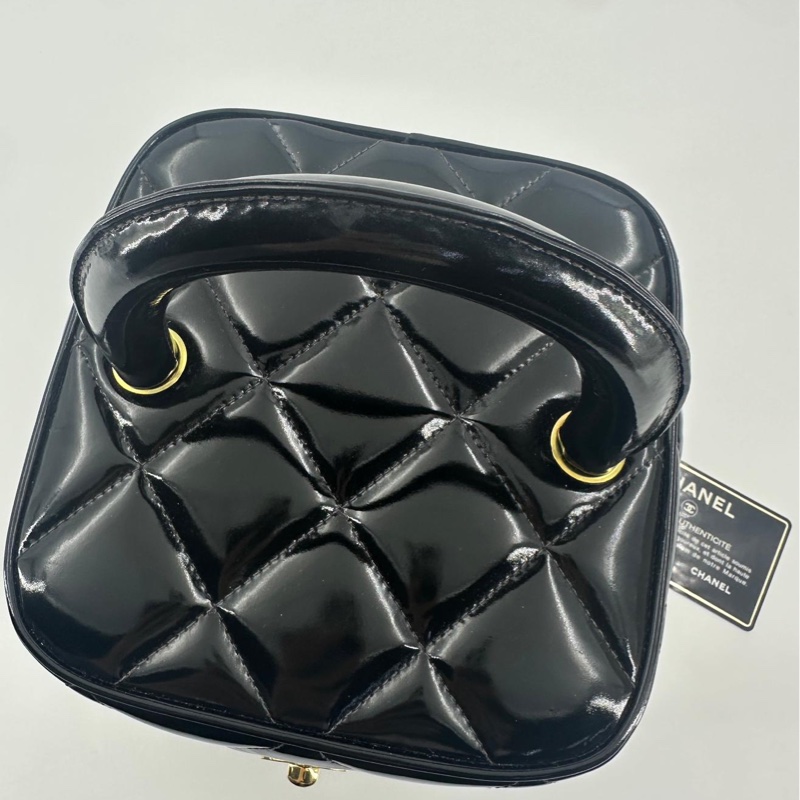Chanel Vintage 96-97 Patent Leather Black Diamond Quilting Vanity Case with Gold Hardware-7