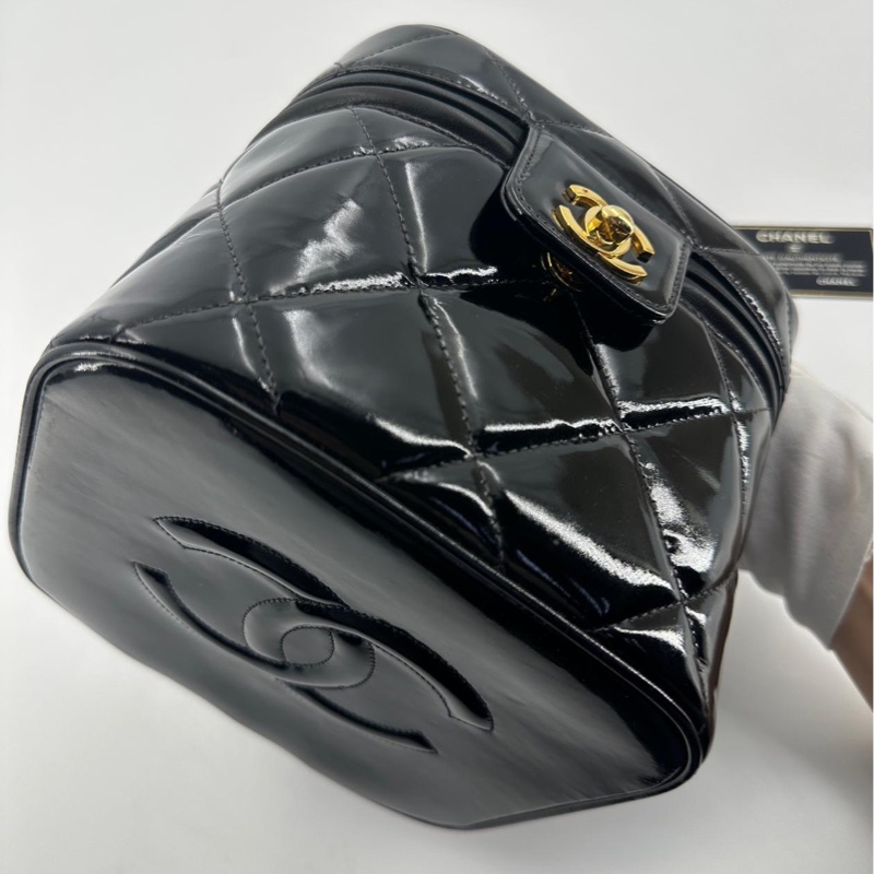 Chanel Vintage 96-97 Patent Leather Black Diamond Quilting Vanity Case with Gold Hardware-9