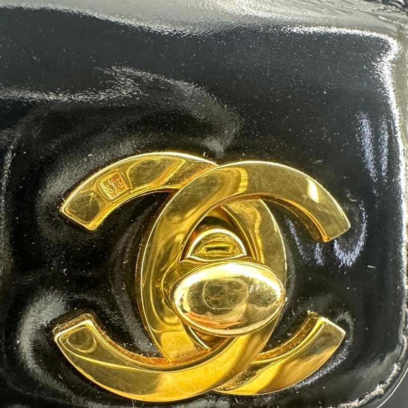Chanel Vintage 96-97 Patent Leather Black Diamond Quilting Vanity Case with Gold Hardware-10