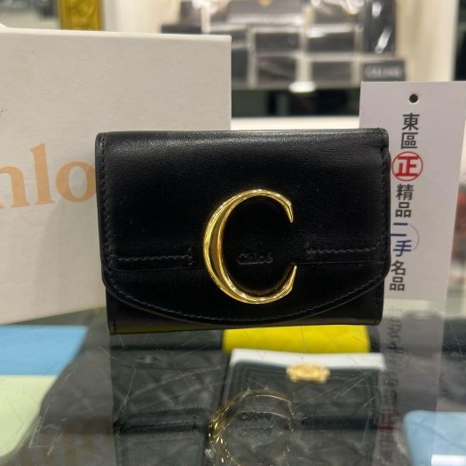 東區正精品㊣CHLOE 黑色金C字三折釦子零錢袋短夾 RZ5478-0