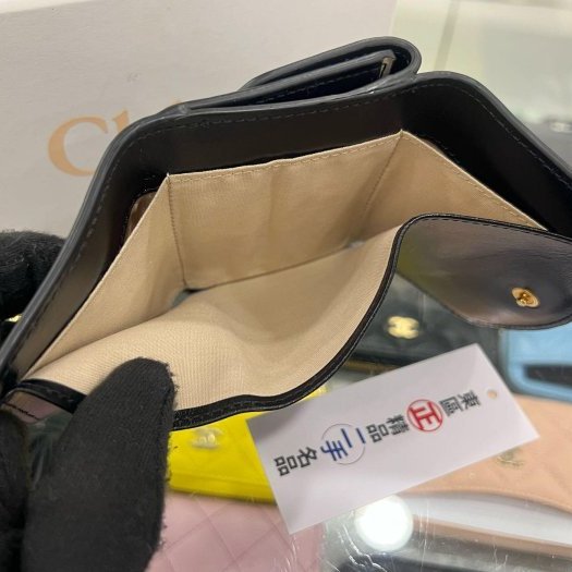 東區正精品㊣CHLOE 黑色金C字三折釦子零錢袋短夾 RZ5478-4