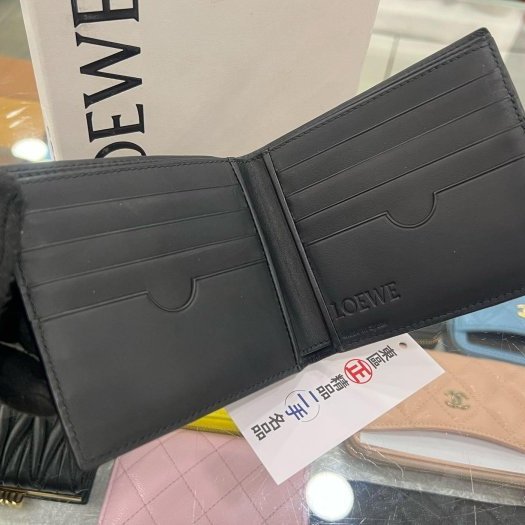 東區正精品㊣ LOEWE 奶茶色全皮滿版LOGO八卡短夾 RZ5476-3