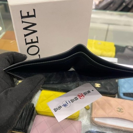 東區正精品㊣ LOEWE 奶茶色全皮滿版LOGO八卡短夾 RZ5476-4