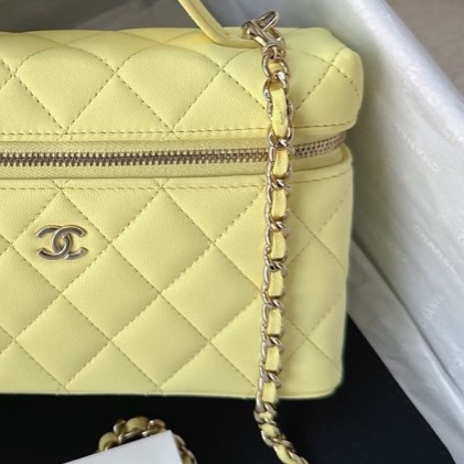 【 配件:盒子、防塵袋 💕】 Chanel 25C lp 飯盒包 黃色 淺黃色 淡黃色 小雞黃 羊皮 手提 單肩 斜挎-1