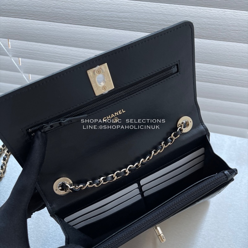 Chanel trendy cc woc 黑色羊皮金釦 上方立體浮雕-8