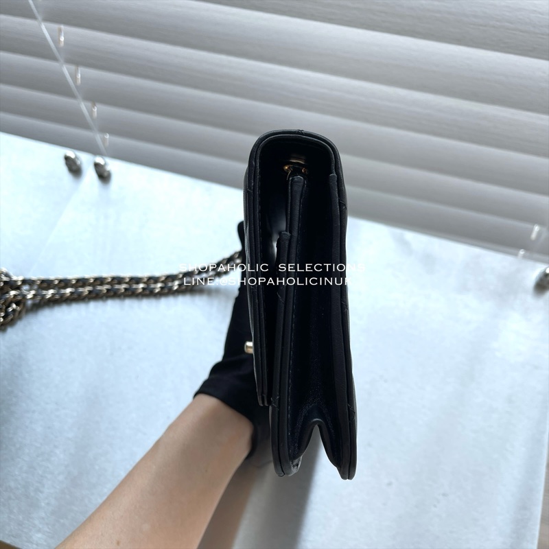 Chanel trendy cc woc 黑色羊皮金釦 上方立體浮雕-11