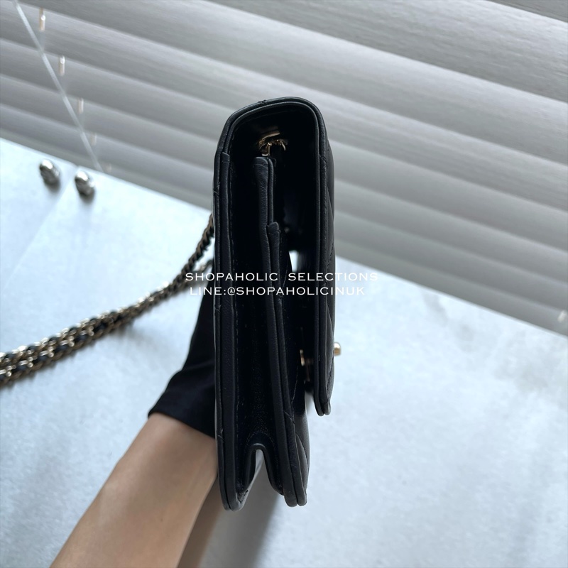 Chanel trendy cc woc 黑色羊皮金釦 上方立體浮雕-12