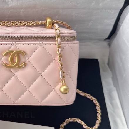 【配件：盒子、防塵袋、說明書 💕 全新】Chanel 25S 雙金球 長盒子 盒子包 化妝包 粉色 櫻花粉 金扣 牛皮 肩帶可調節 手提 單肩 斜挎-1