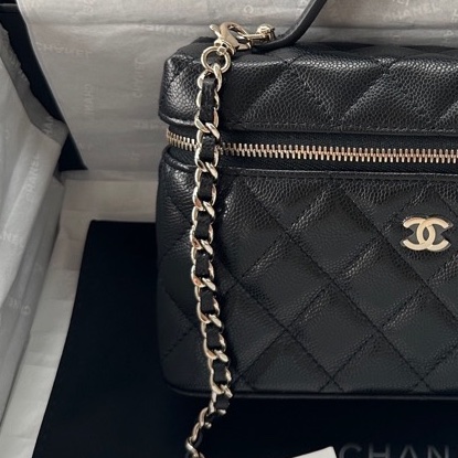 【配件:盒子、防塵袋、小票 💕 】Chanel 25b lp 飯盒包 盒子包 雙C小logo 黑金 黑色 金扣 肩帶可拆卸 荔枝牛皮 手提 單肩 斜挎-3