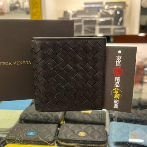 東區正精品㊣ BOTTEGA VENETA BV 222338 全新黑色全皮格子編織對開6卡皮夾短夾 RA1802