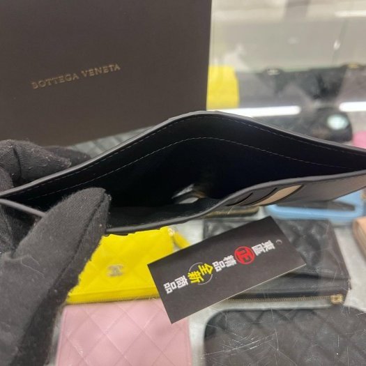 東區正精品㊣ BOTTEGA VENETA BV 222338 全新黑色全皮格子編織對開6卡皮夾短夾 RA1802-2