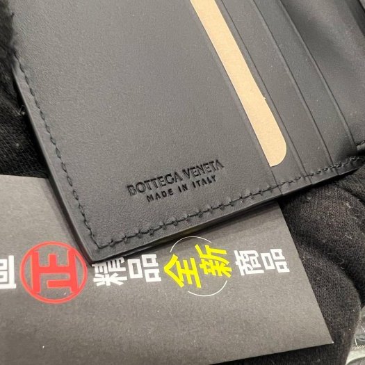 東區正精品㊣ BOTTEGA VENETA BV 222338 全新黑色全皮格子編織對開6卡皮夾短夾 RA1802-3