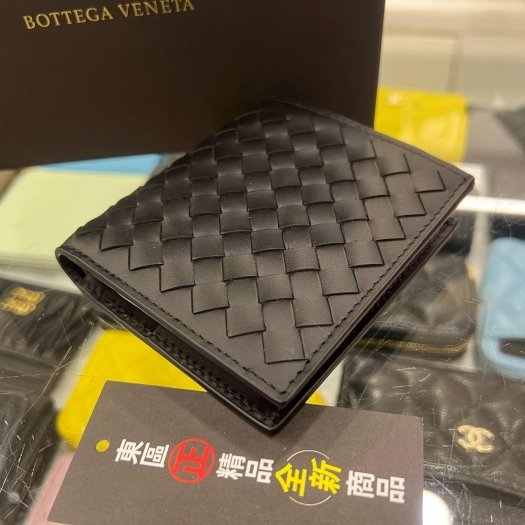 東區正精品㊣ BOTTEGA VENETA BV 222338 全新黑色全皮格子編織對開6卡皮夾短夾 RA1802-4