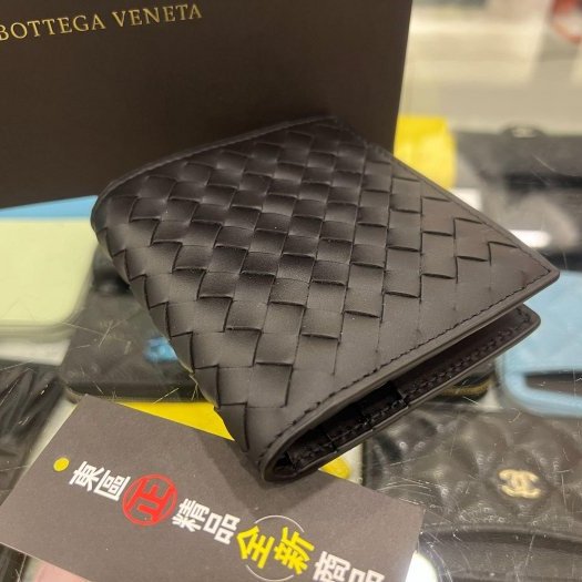 東區正精品㊣ BOTTEGA VENETA BV 222338 全新黑色全皮格子編織對開6卡皮夾短夾 RA1802-6