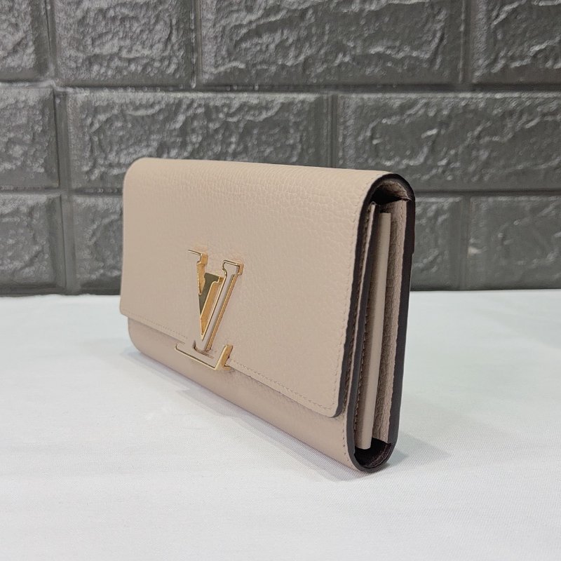 LV 卵石色牛皮Capucines長夾-2