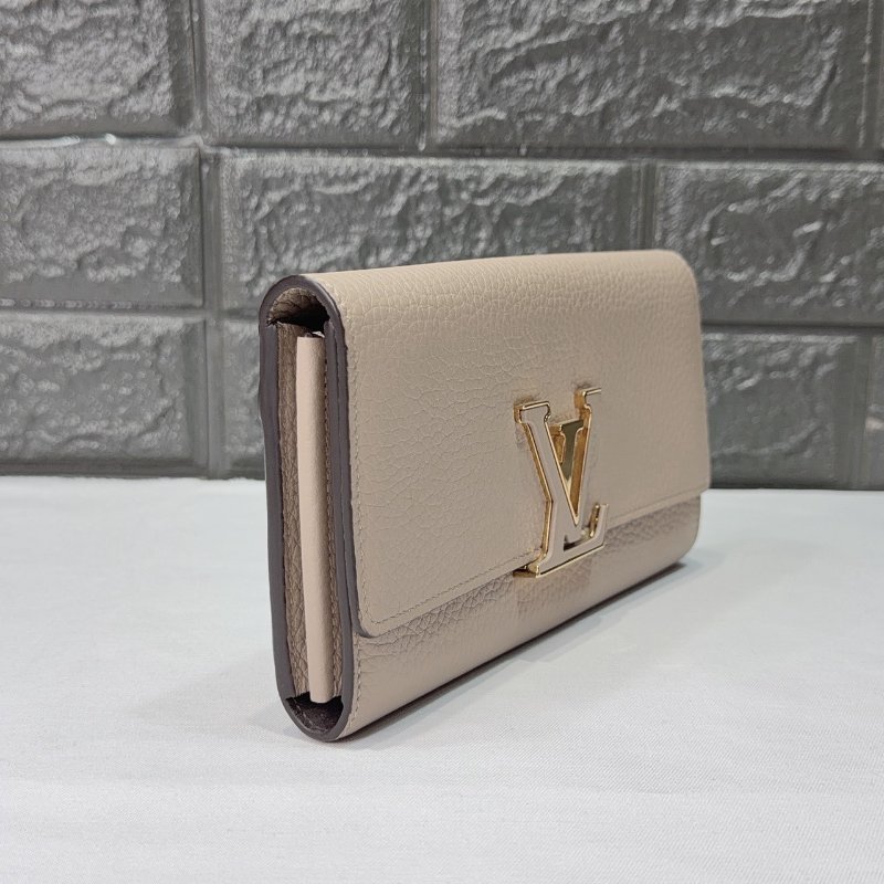 LV 卵石色牛皮Capucines長夾-3