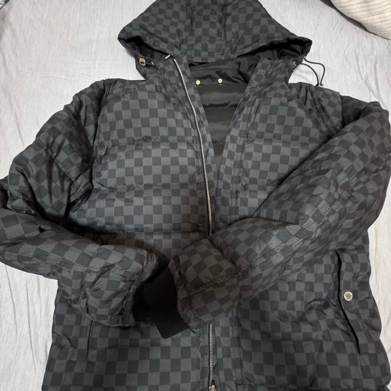 LV Damier Graphite 雙面連帽羽絨服 男/女可穿-11