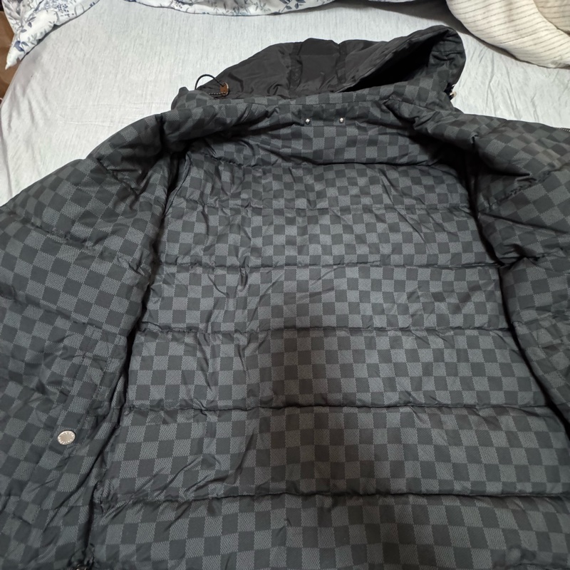LV Damier Graphite 雙面連帽羽絨服 男/女可穿-15