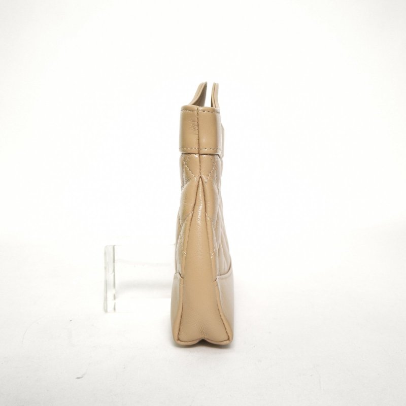 CHANEL 31BagNano橫版20.5奶茶色羊皮鐳射標淺金扣肩背包-3