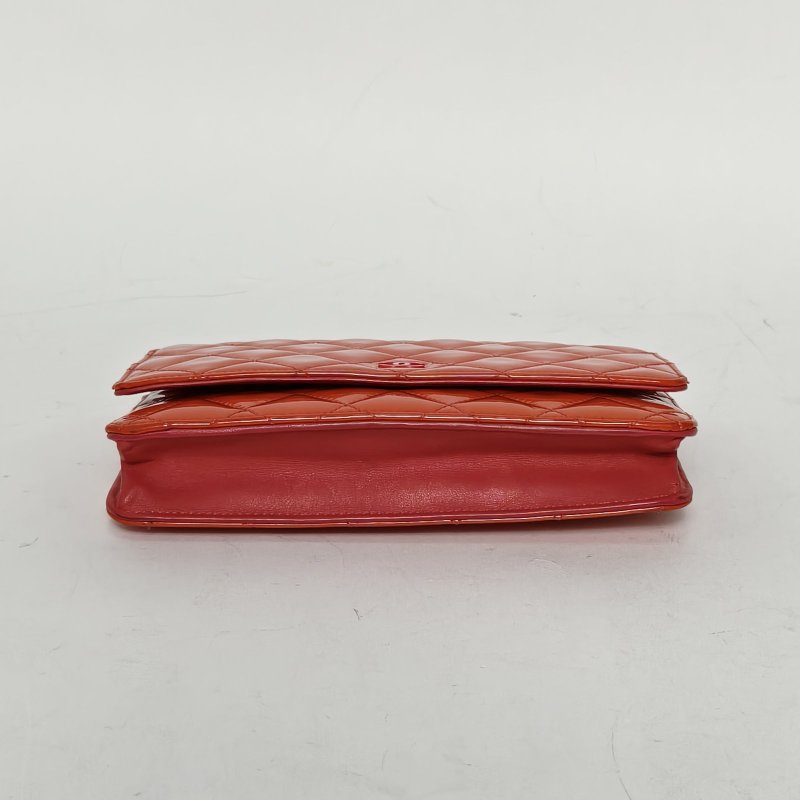 CHANEL CFWOC19紅色漆皮17開粉扣肩背包-4