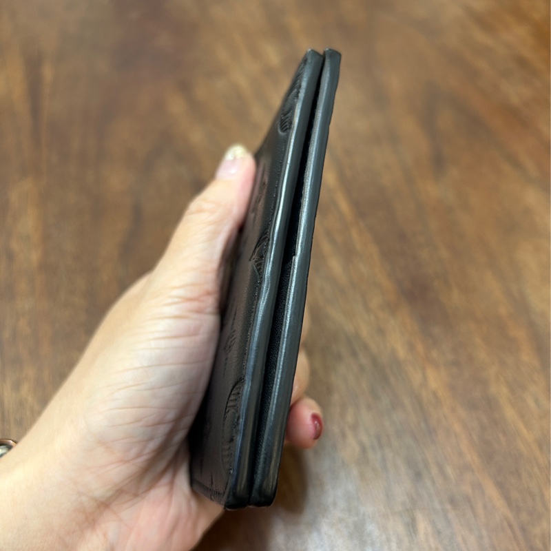 Lv 黑牛皮壓紋5卡對開卡包M62899-4