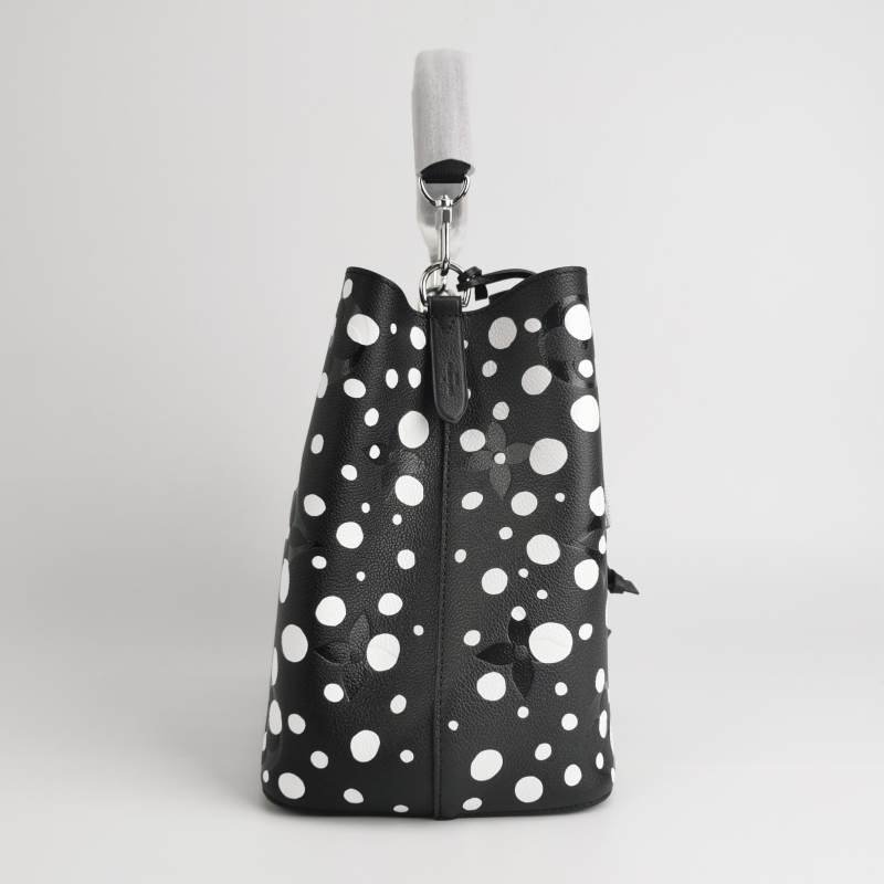 Louis Vuitton (LV) Yayoi Kusama聯名款NEONOE中號牛皮壓紋老花抽繩單肩包 芯片款-3