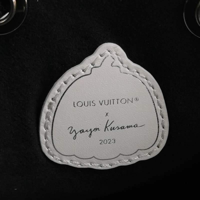 Louis Vuitton (LV) Yayoi Kusama聯名款NEONOE中號牛皮壓紋老花抽繩單肩包 芯片款-7