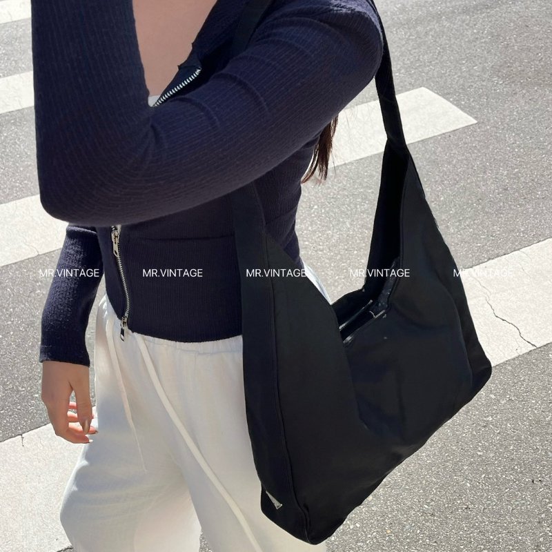 🏷 Prada尼龍單肩包-0