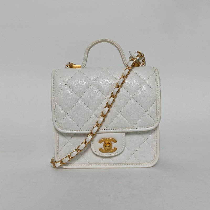 CHANEL 22K手柄郵差包17白色荔枝牛皮晶片開金扣金屬皮牌皮手柄肩背包-0
