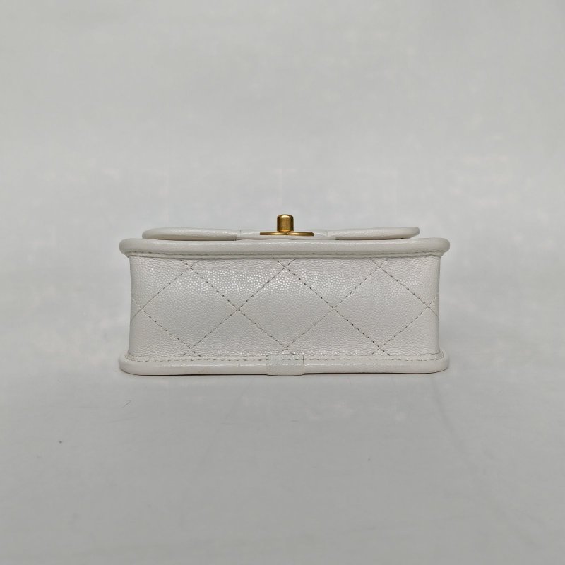 CHANEL 22K手柄郵差包17白色荔枝牛皮晶片開金扣金屬皮牌皮手柄肩背包-4