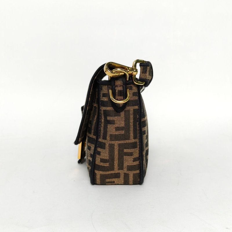 FENDI Baguette法棍包中號老花帆布金扣肩背包-3