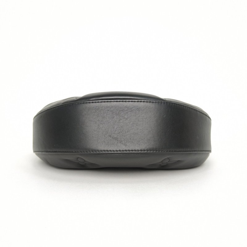 LOUIS VUITTON 黑色牛皮晶片overthemoon老花壓紋月亮包肩背包-4