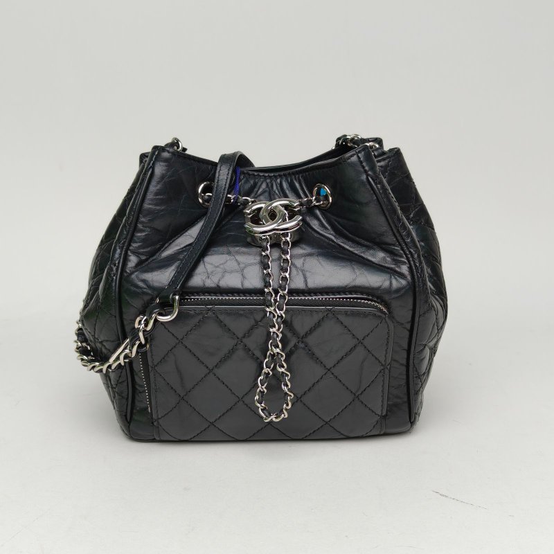 CHANEL 黑色牛皮25開銀扣18S復古抽繩水桶包肩背包-0