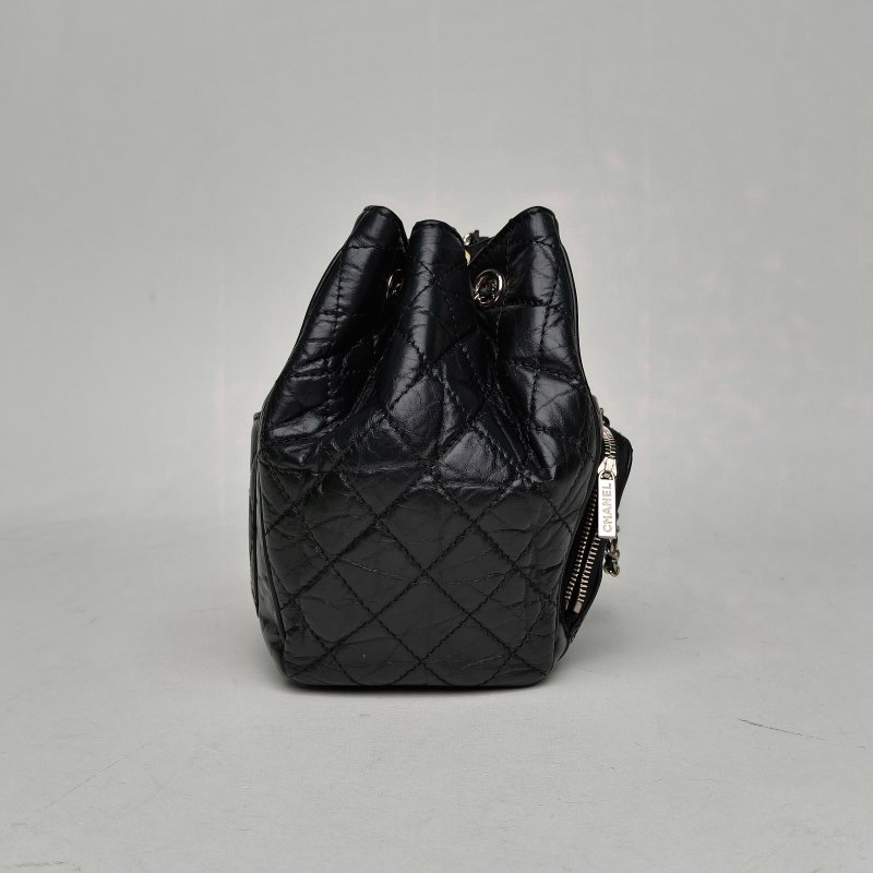 CHANEL 黑色牛皮25開銀扣18S復古抽繩水桶包肩背包-3