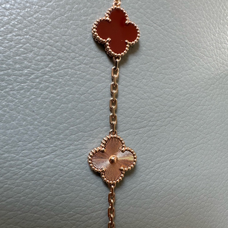 VCA梵克雅寶 鐳射紅五花手鏈 「斷貨王」登場!紅玉髓鐳射五花設計,18K玫瑰金材質,上手超顯白!24年購票,-6