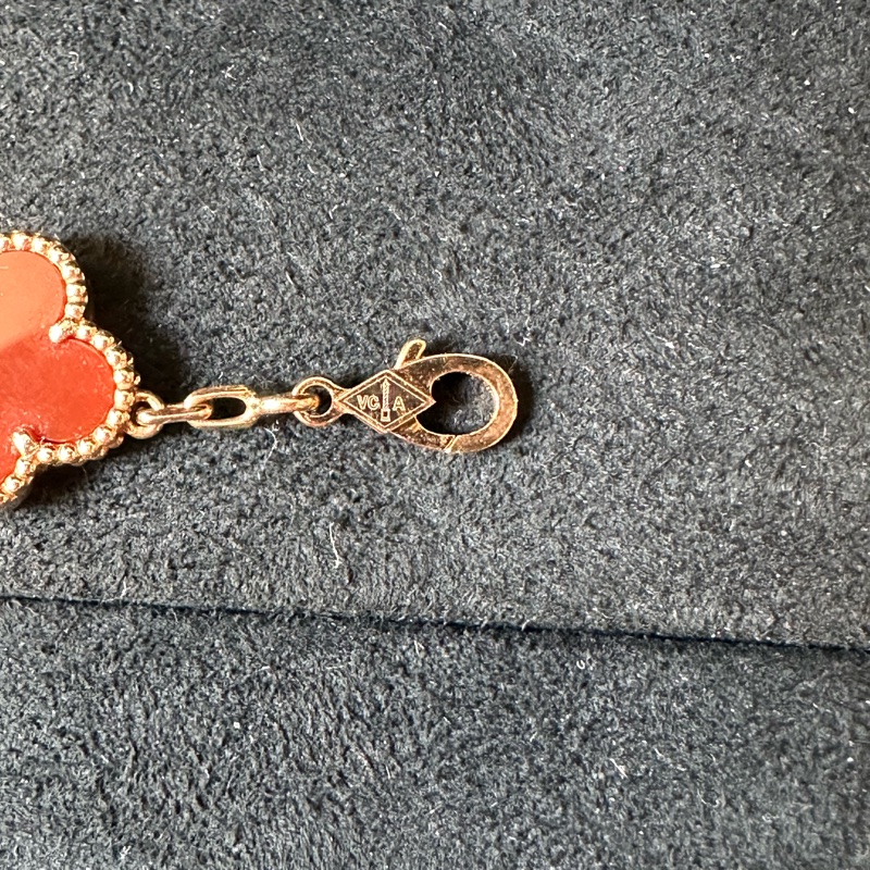 VCA梵克雅寶 鐳射紅五花手鏈 「斷貨王」登場!紅玉髓鐳射五花設計,18K玫瑰金材質,上手超顯白!24年購票,-8