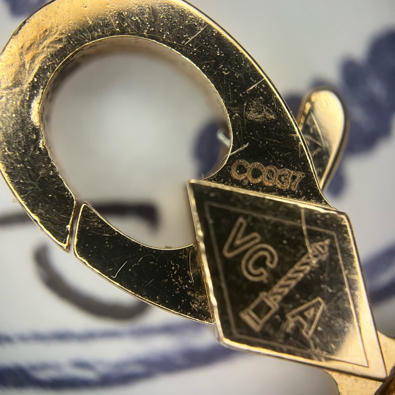 VCA梵克雅寶 鐳射紅五花手鏈 「斷貨王」登場!紅玉髓鐳射五花設計,18K玫瑰金材質,上手超顯白!24年購票,-12