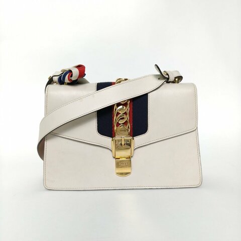 GUCCI Sylvie塞爾維亞絲帶包小號25.5白色牛皮金扣肩背包