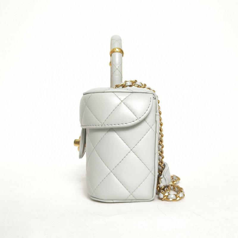 CHANEL 淺藍色羊皮晶片開金扣皮手柄23S手柄口蓋包肩背包-1