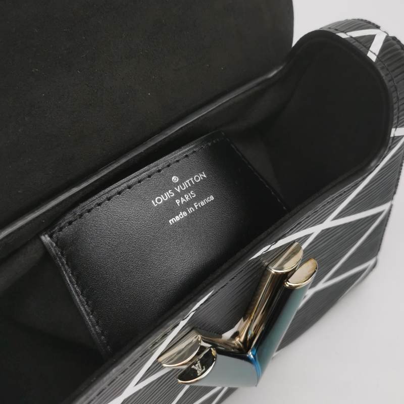 Louis Vuitton(LV)Twist小號牛皮拼色網格LV旋轉鎖扣單肩包-7