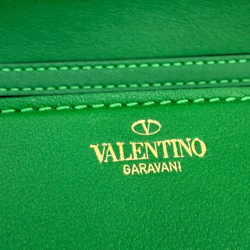 　Valentino Loco East West Hand Bag-4