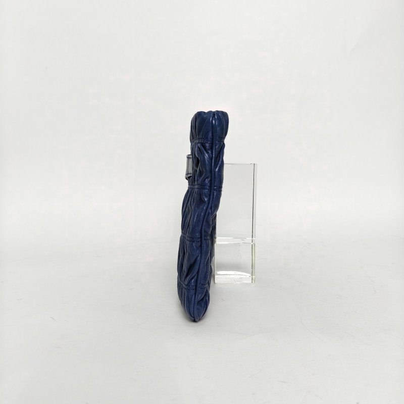 PRADA 藍色羊皮褶皺手拿包肩背包-1