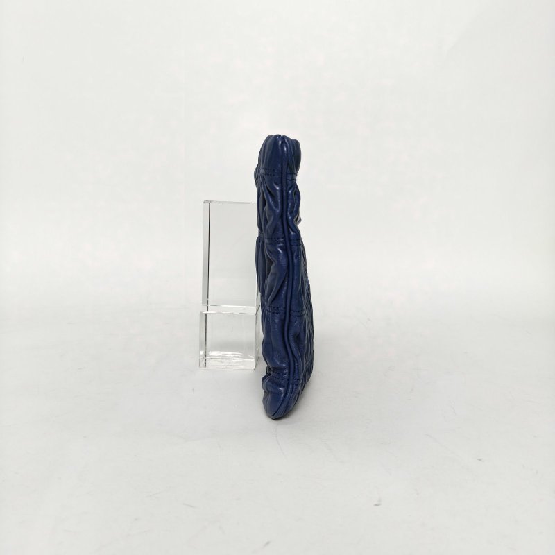 PRADA 藍色羊皮褶皺手拿包肩背包-3